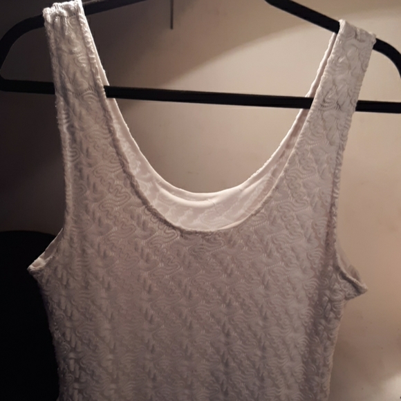 APT 9 WHITE GOWN - Picture 3 of 4